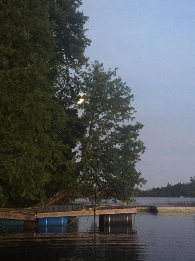 Chalet "Ici Et Maintenant, Sur Le Lac" Sainte-Marguerite-du-Lac-Masson المظهر الخارجي الصورة